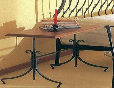 Nachttisch mit Holzplatte